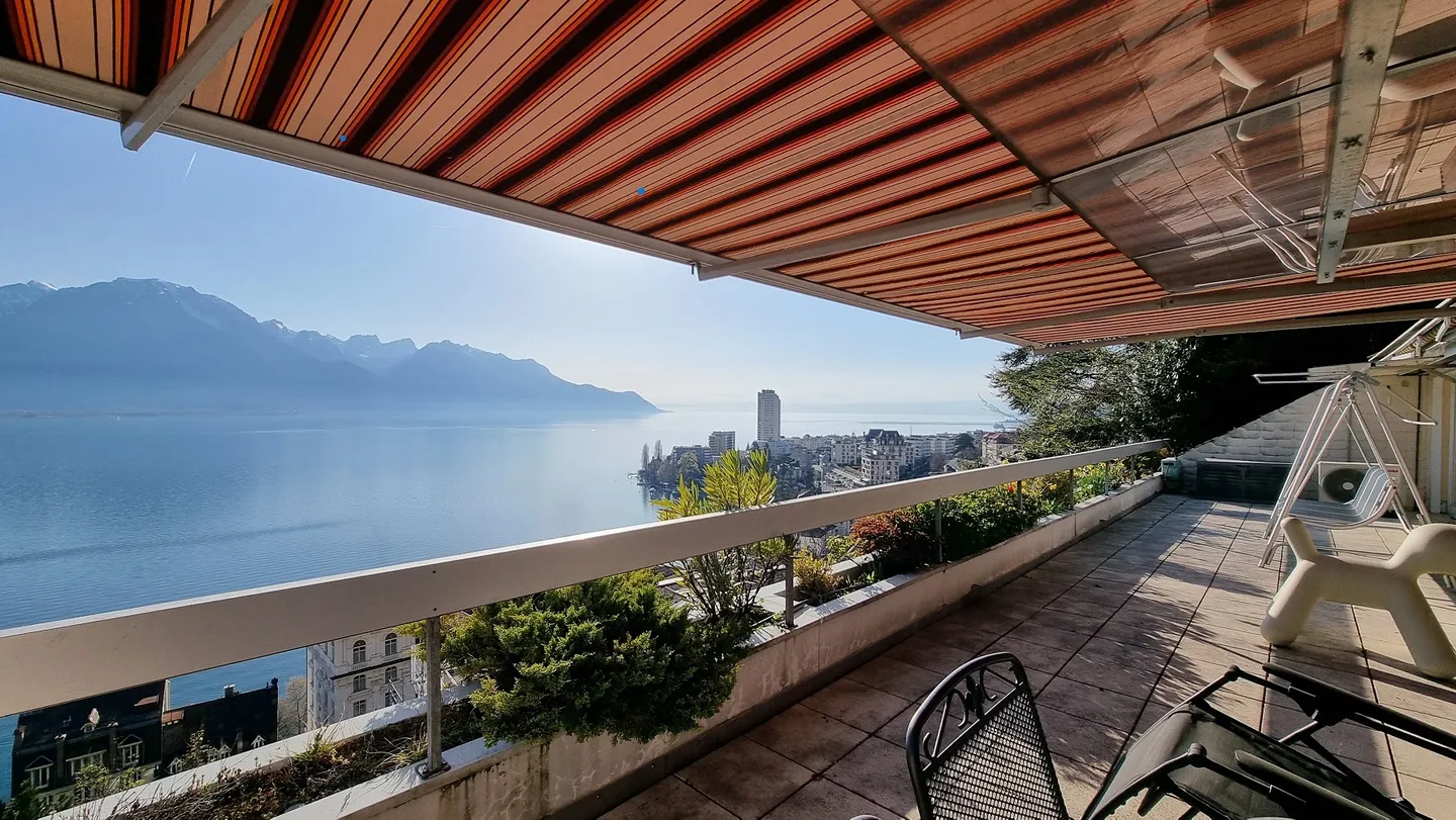 Superbe Attique Duplex avec Vue sur le Lac - Photo 3 sur 14