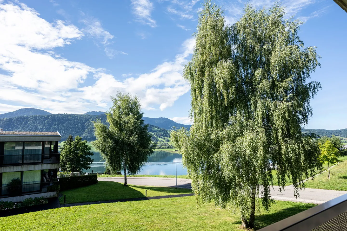 Zeitloses Wohnerlebnis in bester Lage mit Blick über den Ägerisee - Foto 6 von 23
