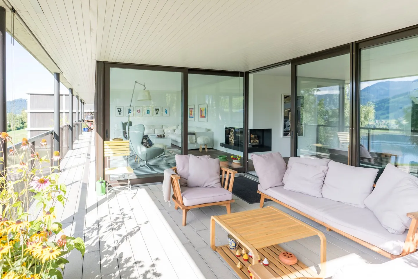 Zeitloses Wohnerlebnis in bester Lage mit Blick über den Ägerisee - Foto 7 von 23