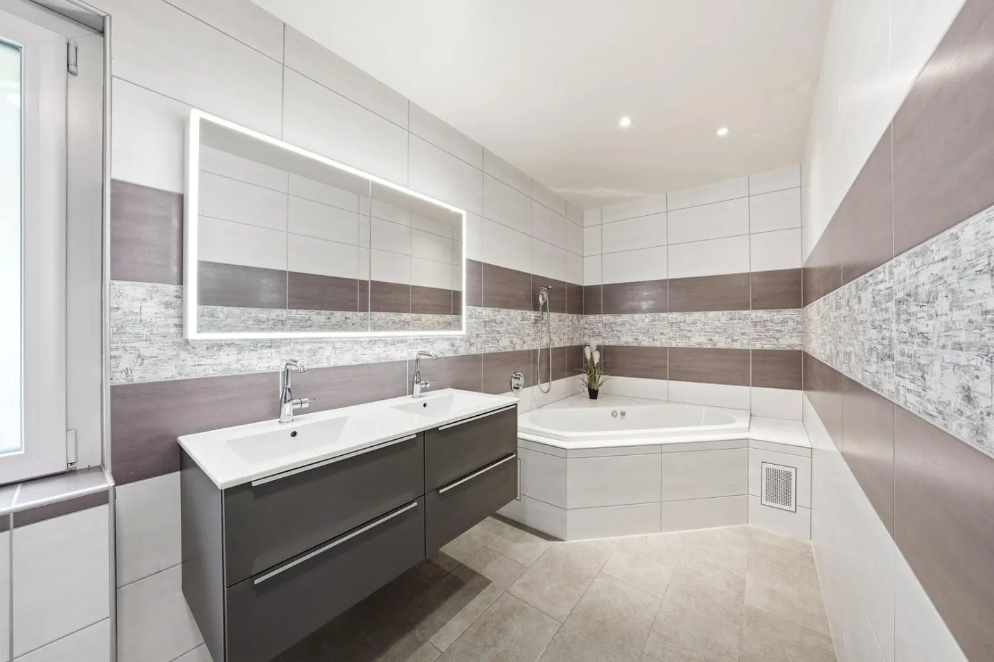 Genolier-Maison entièrement rénovée de 4 chambres - Photo 10 sur 13