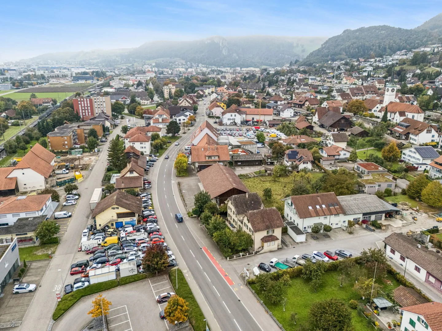 Casa bifamiliare nella zona commerciale - da ristrutturare e centralmente situata - Foto 2 di 13