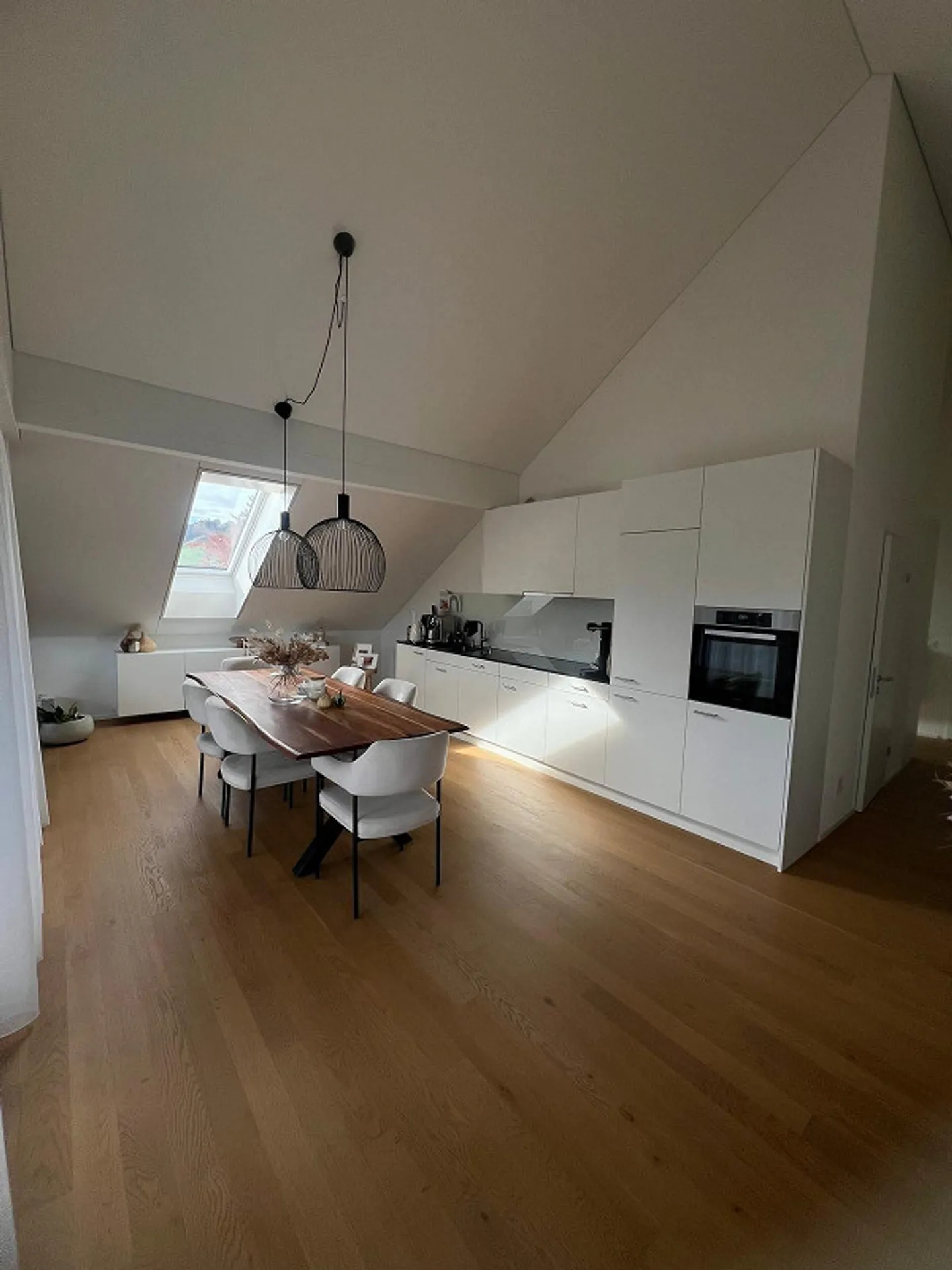 Appartement sous les combles de 3,5 pièces avec vue magnifique sur l'Alpstein - Photo 2 sur 11