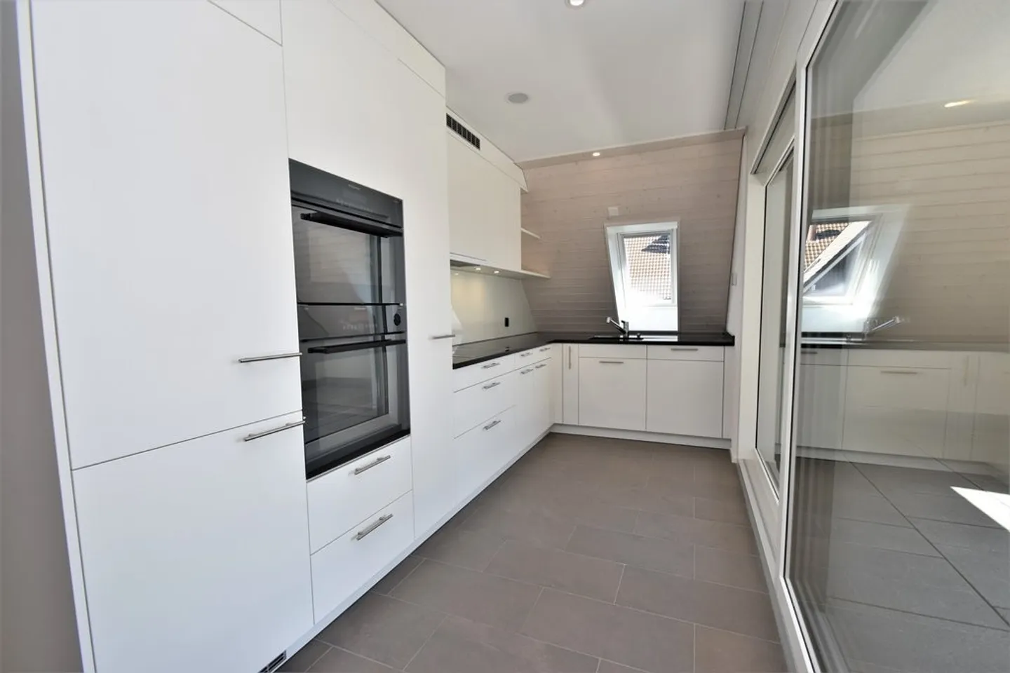 Charmante Duplexwohnung in Aesch ZH - Foto 2 von 12