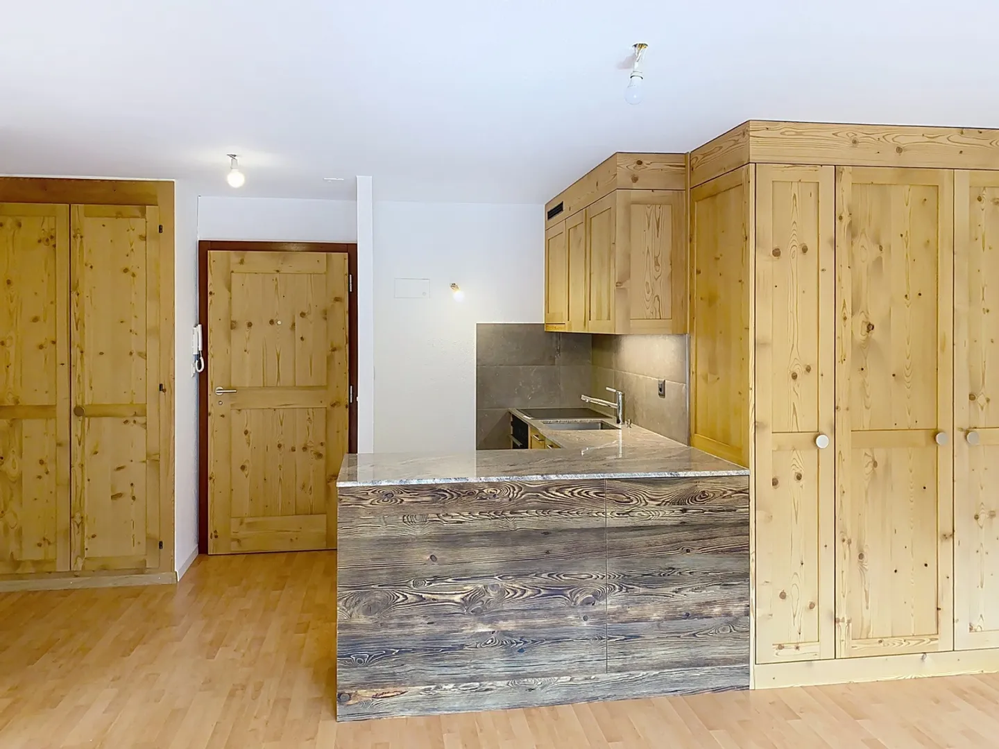 Just 2 Steps from the Slopes  Magnificent 2.5-Room Apartment Completely Renovated - Photo 2 of 9