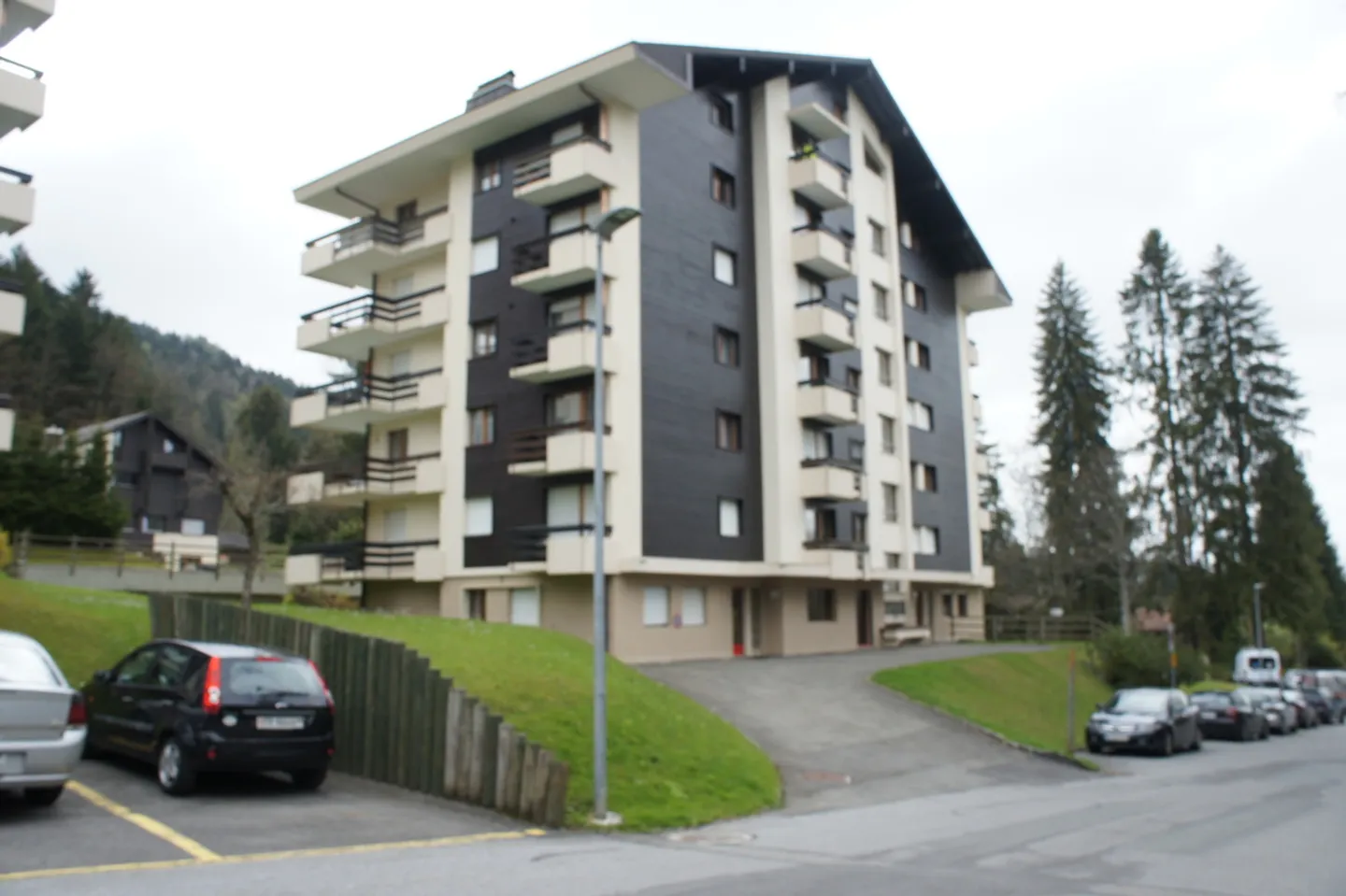 Just 2 Steps from the Slopes  Magnificent 2.5-Room Apartment Completely Renovated - Photo 5 of 9