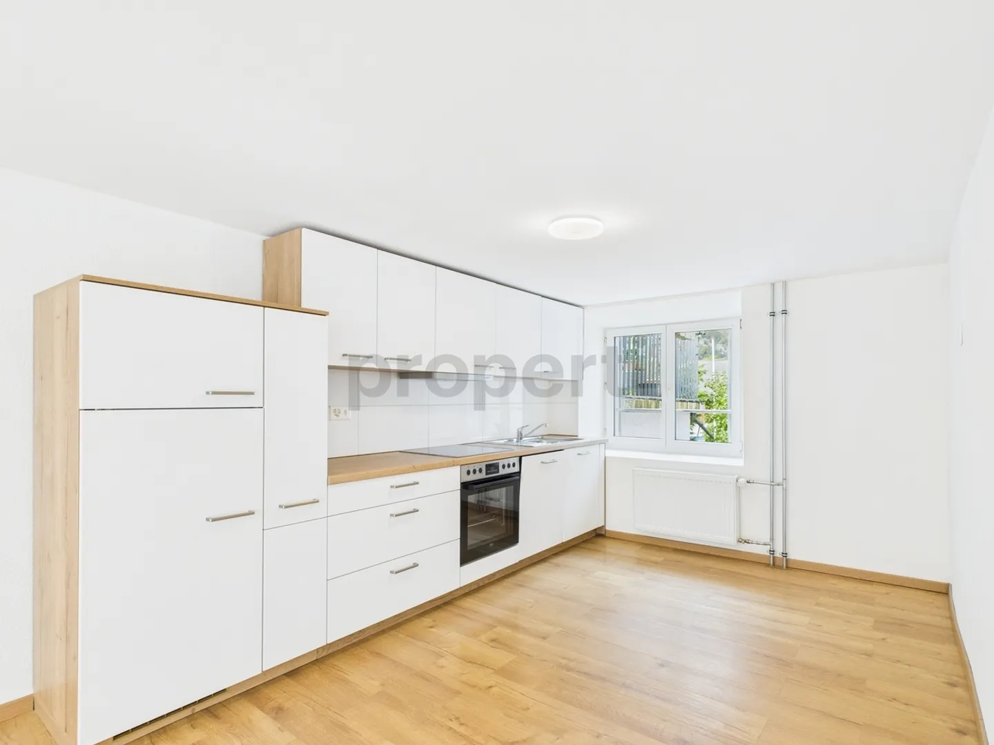 Grosszügiges Eck-Reihenhaus mit Studio, sonnigem Balkon und Bergsicht - Foto 2 von 12