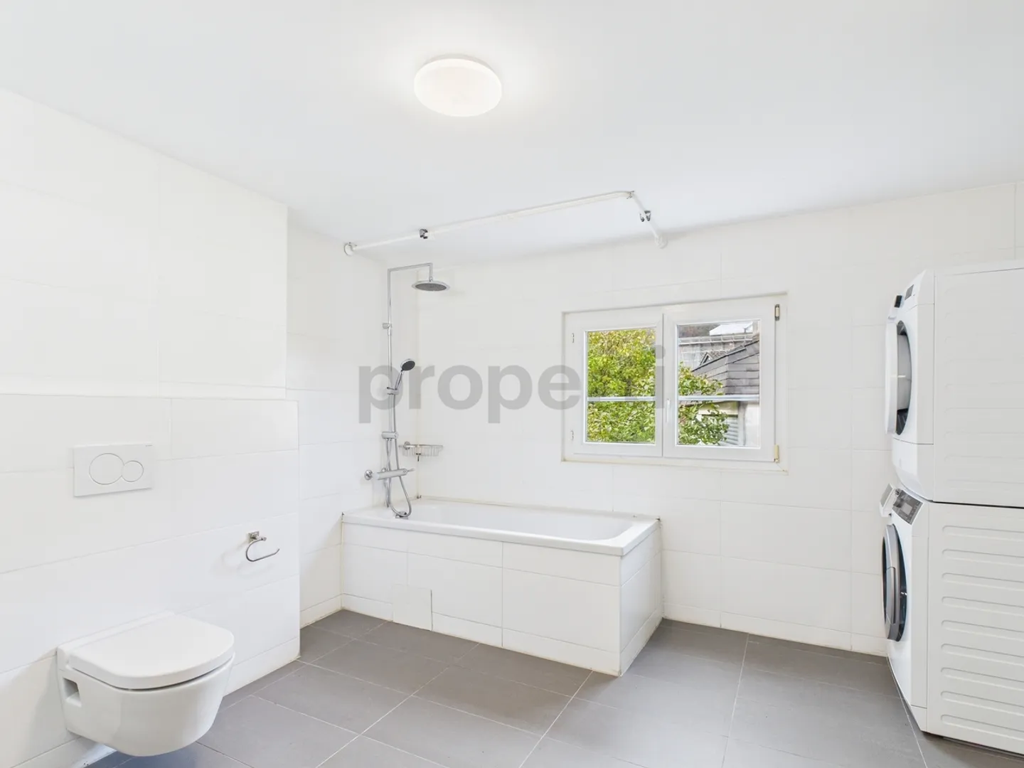 Grosszügiges Eck-Reihenhaus mit Studio, sonnigem Balkon und Bergsicht - Foto 6 von 12