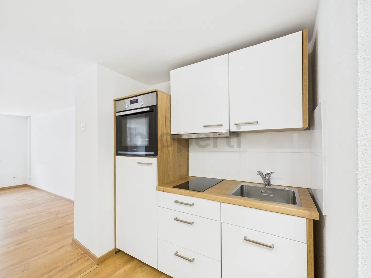 Grosszügiges Eck-Reihenhaus mit Studio, sonnigem Balkon und Bergsicht - Foto 8 von 12