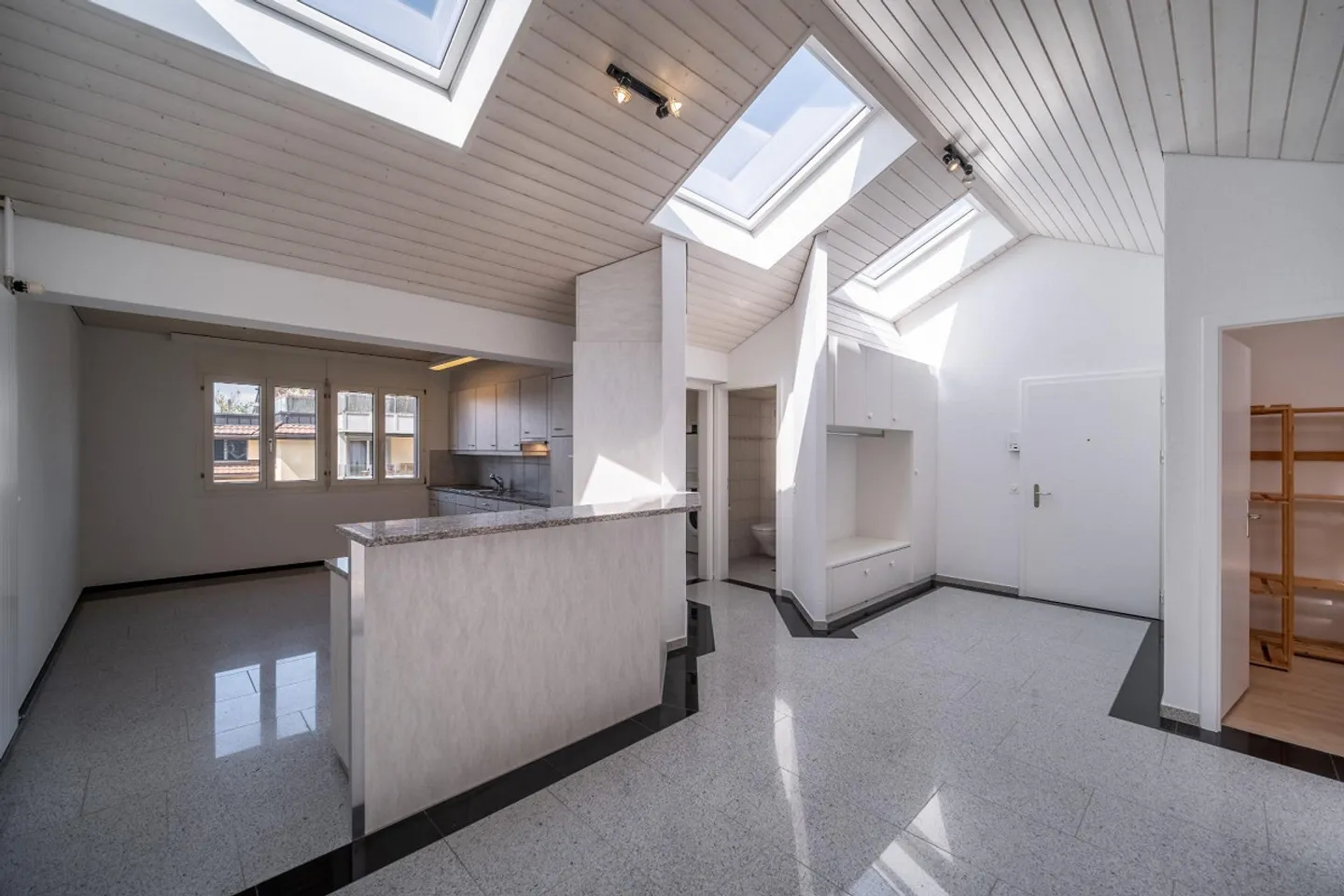 Grosszügige 5.5 Zimmer Wohnung mit Terrasse - Foto 2 di 10