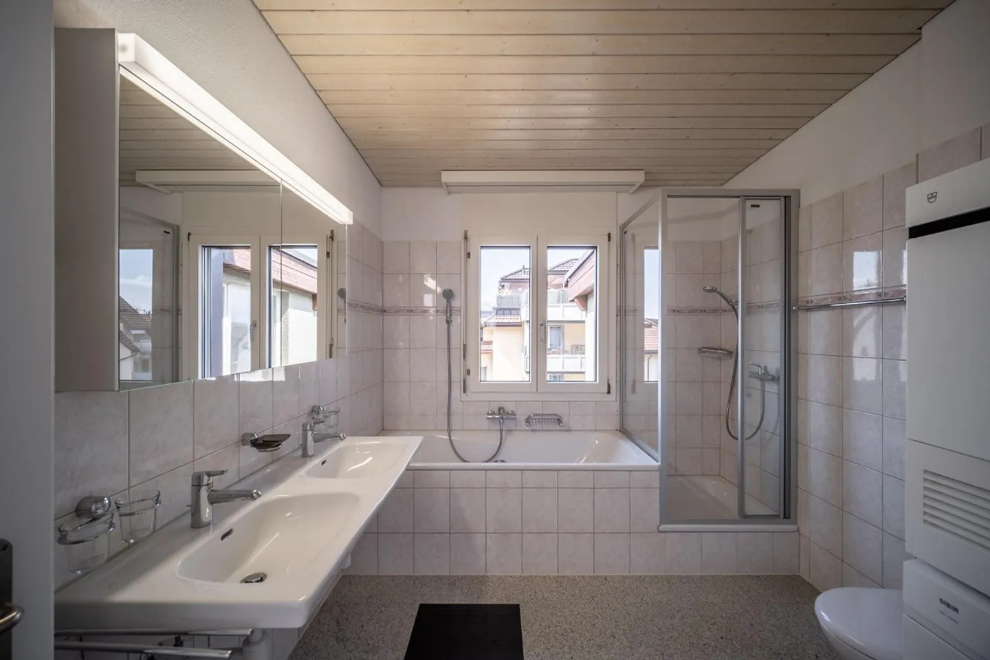 Grosszügige 5.5 Zimmer Wohnung mit Terrasse - Foto 3 di 10