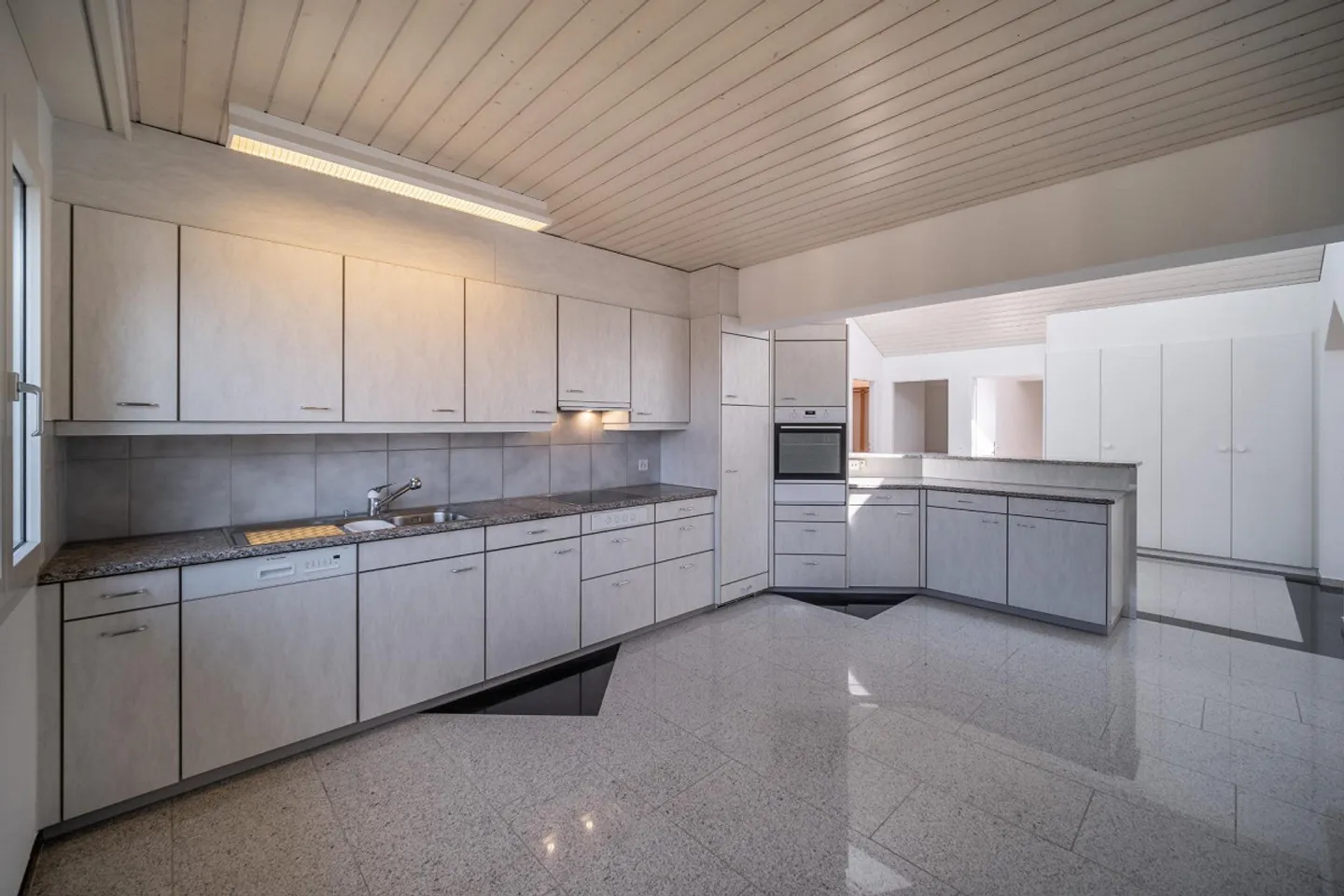 Grosszügige 5.5 Zimmer Wohnung mit Terrasse - Foto 8 di 10