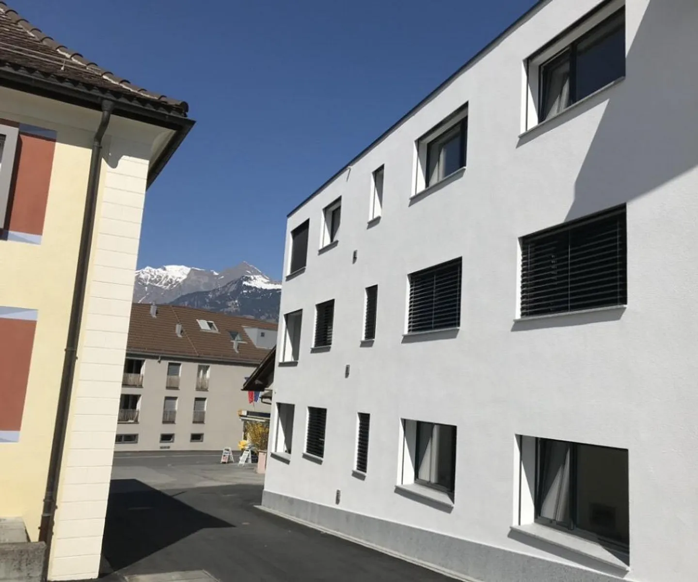 Ampio appartamento di 3.5 stanze nel centro del villaggio di Igis - Foto 2 di 11