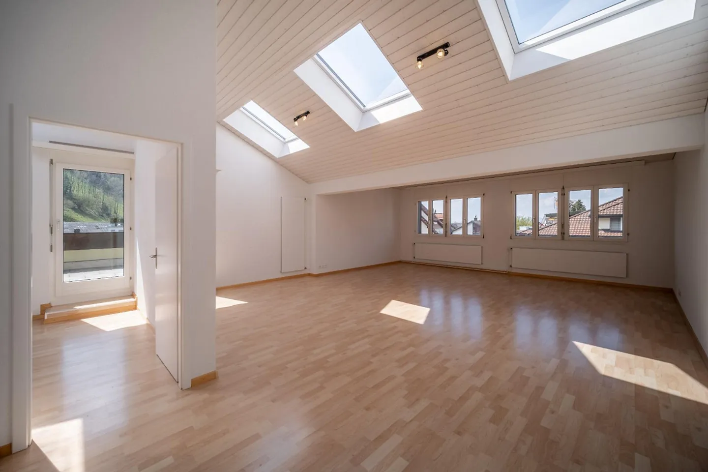 Grosszügige 5.5 Zimmer Wohnung mit Terrasse - Foto 9 di 10