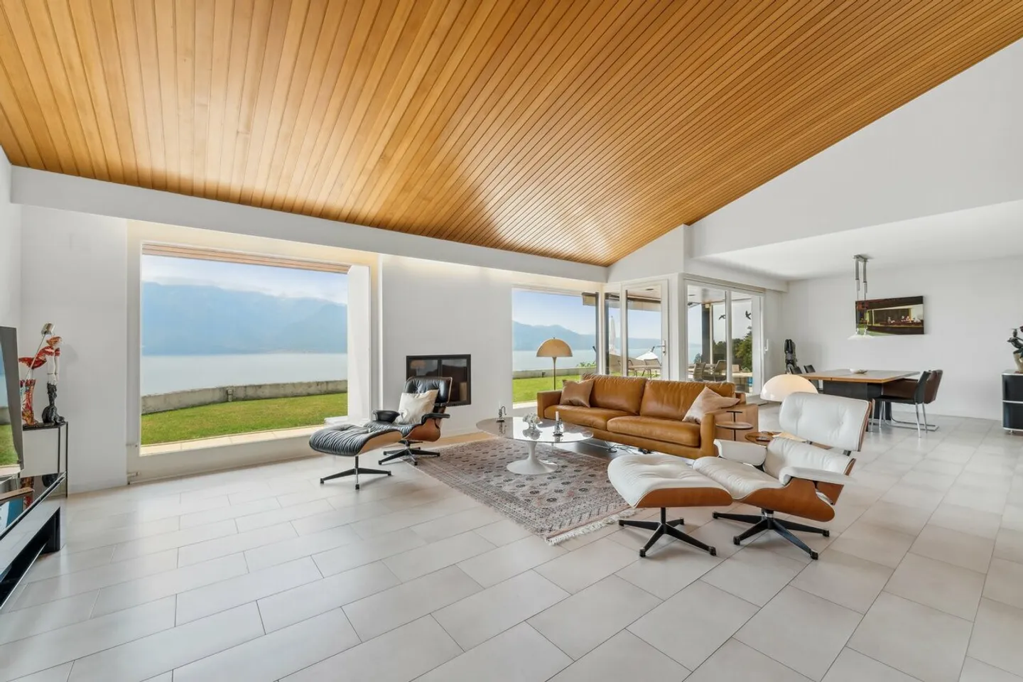 Between the green of the vineyards and the blue of the lake - Photo 5 of 13