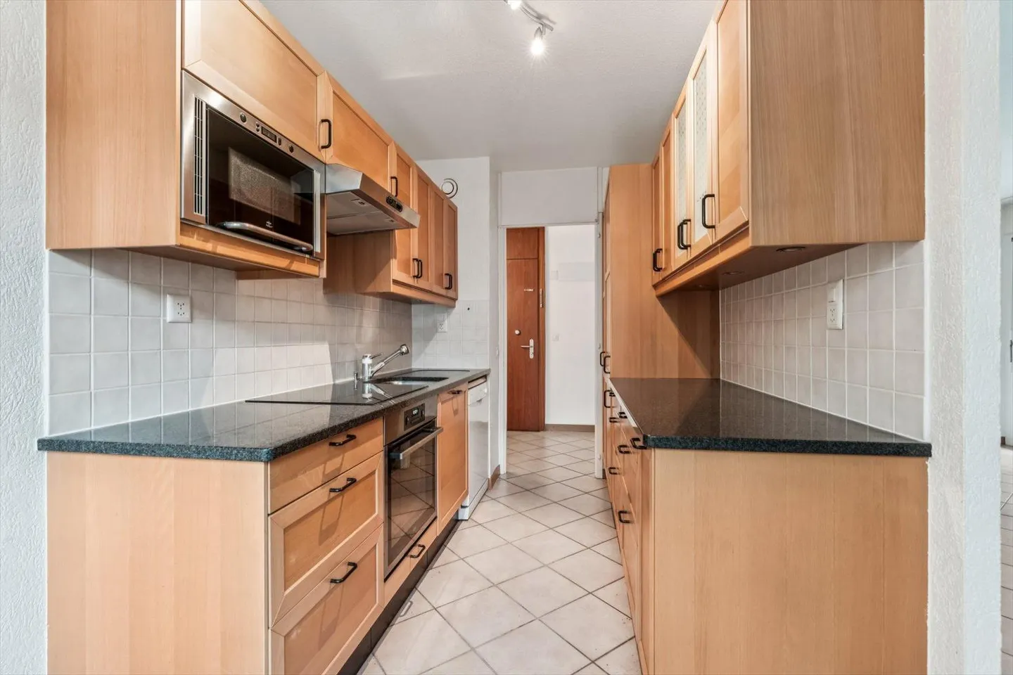 Apartment with 4 rooms and balcony - Photo 3 of 11