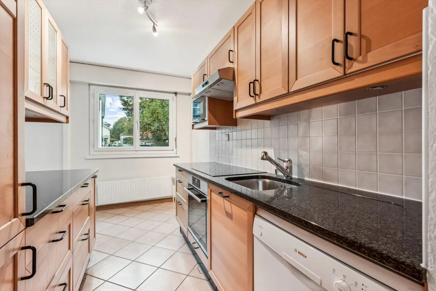 Apartment with 4 rooms and balcony - Photo 4 of 11