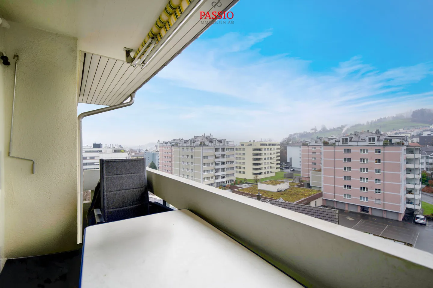 Appartement spacieux de 4,5 pièces dans un emplacement central - Photo 3 sur 15