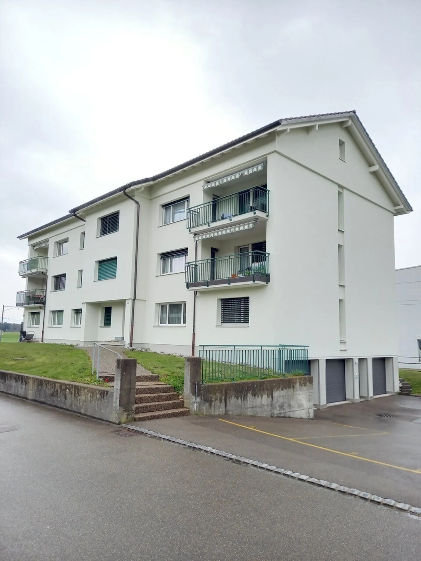 Freundliche Wohnung mit grüner Umgebung an ruhiger Lage! - Photo 1 sur 11