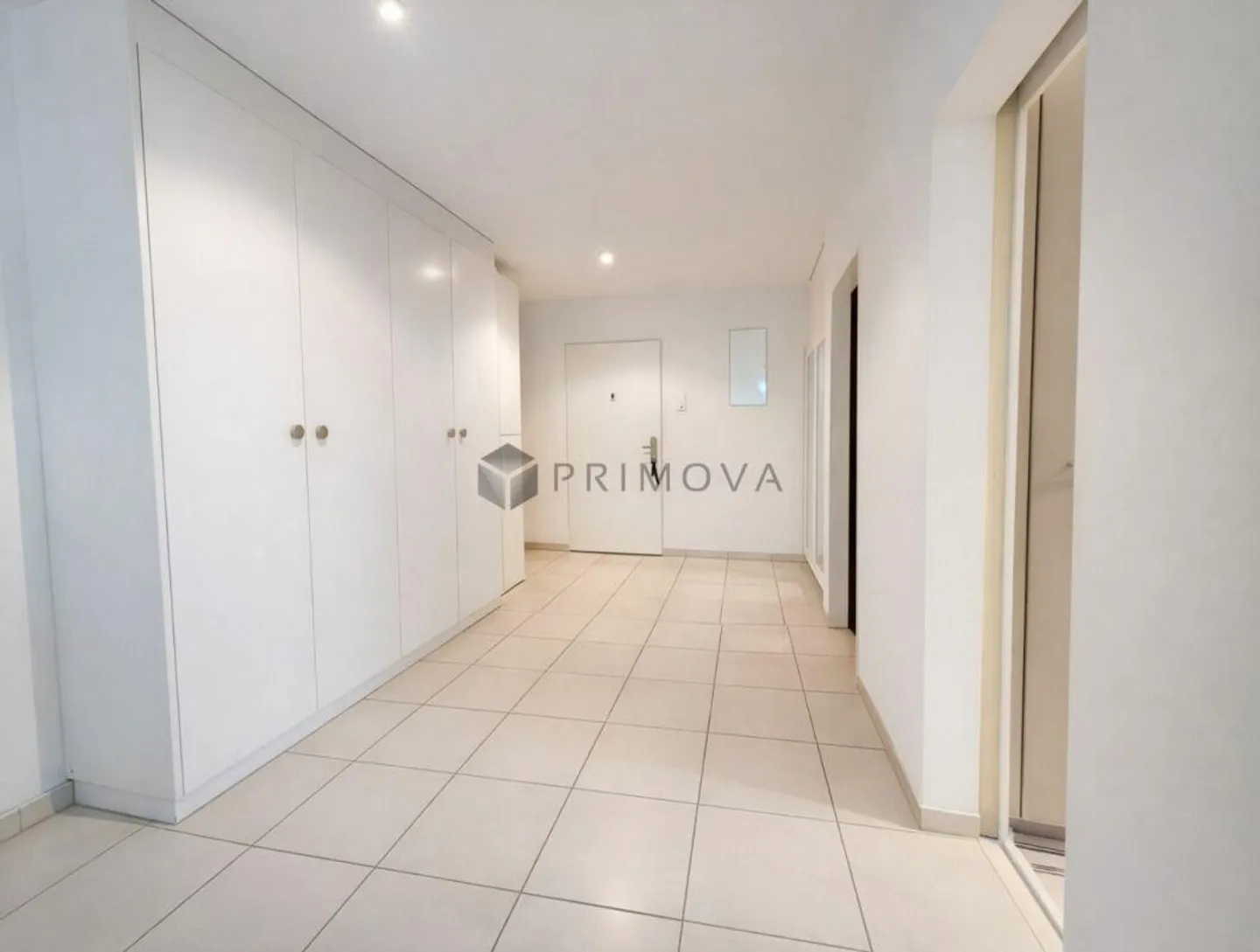 Una casa che unisce generosità, luce e comfort - Foto 5 di 10