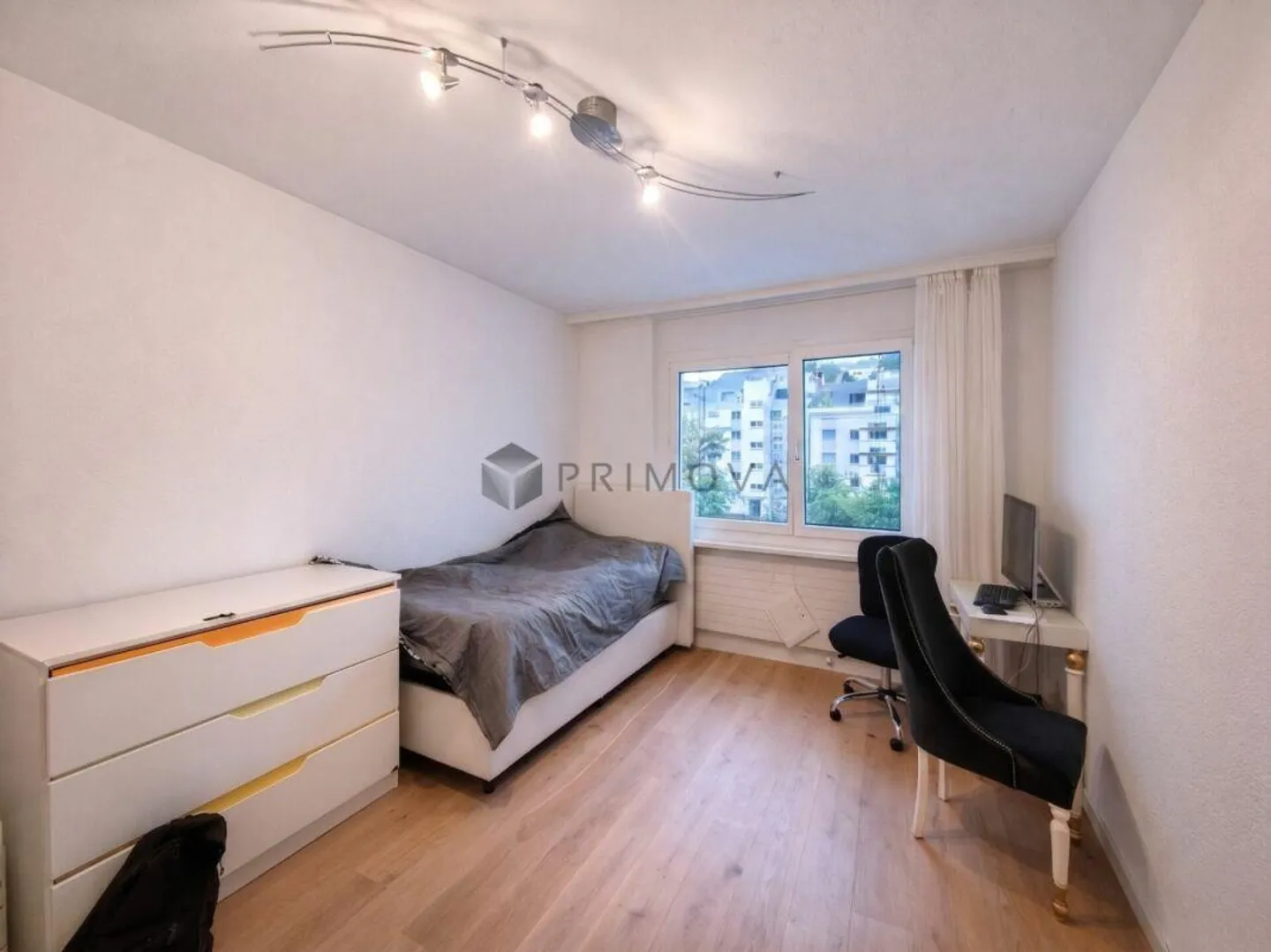 Una casa che unisce generosità, luce e comfort - Foto 7 di 10