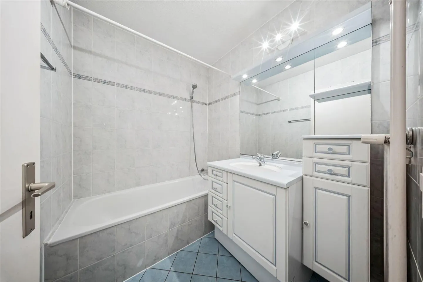 Apartment with 4 rooms and balcony - Photo 10 of 11