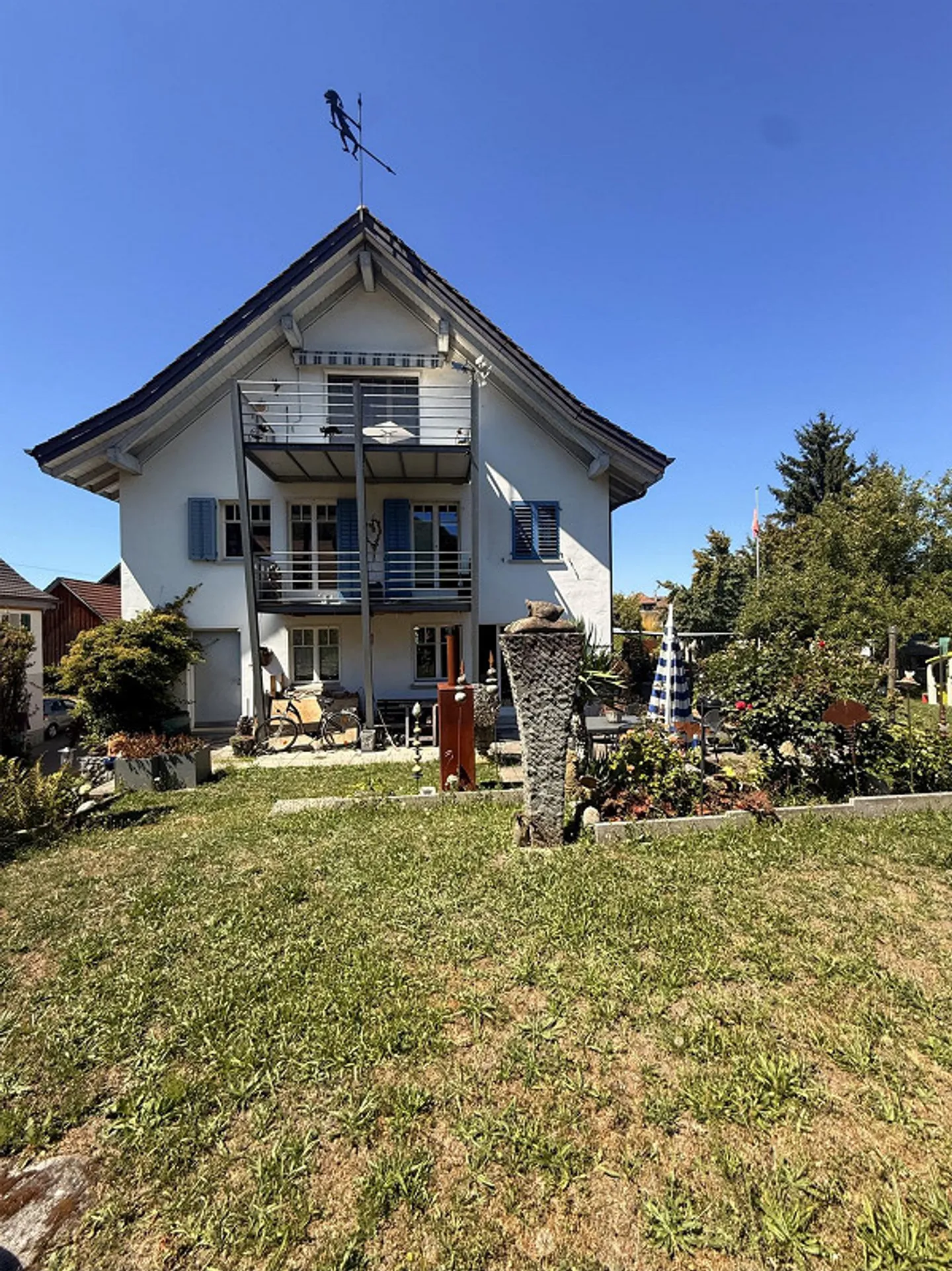 Spacious 6.5-room single-family house with garden in Berlingen - Photo 1 of 24