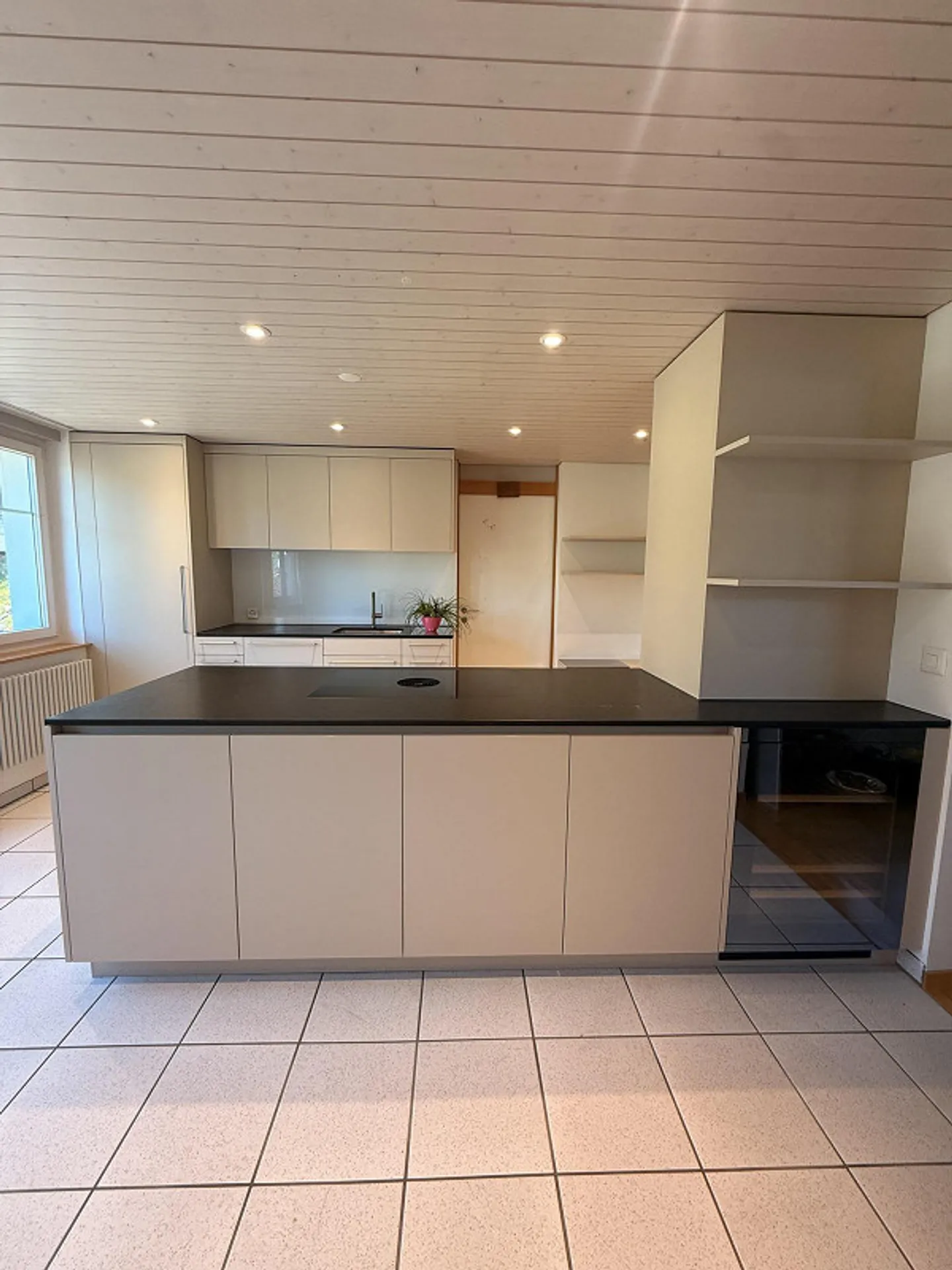 Spacious 6.5-room single-family house with garden in Berlingen - Photo 9 of 24