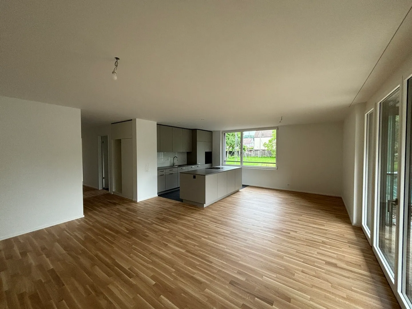 Modern 4.5-Room Apartment in Therwil - Photo 4 of 7