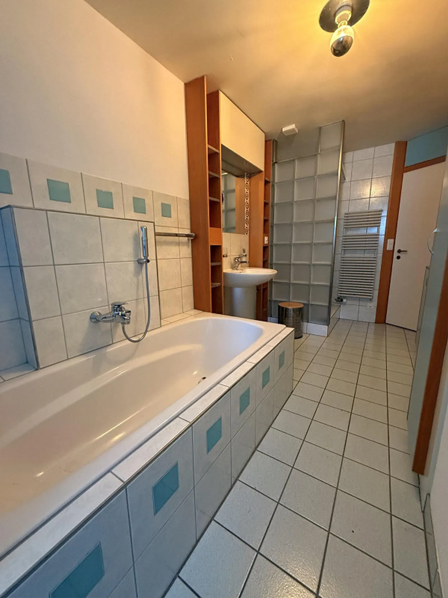 Spacious 6.5-room single-family house with garden in Berlingen - Photo 15 of 24
