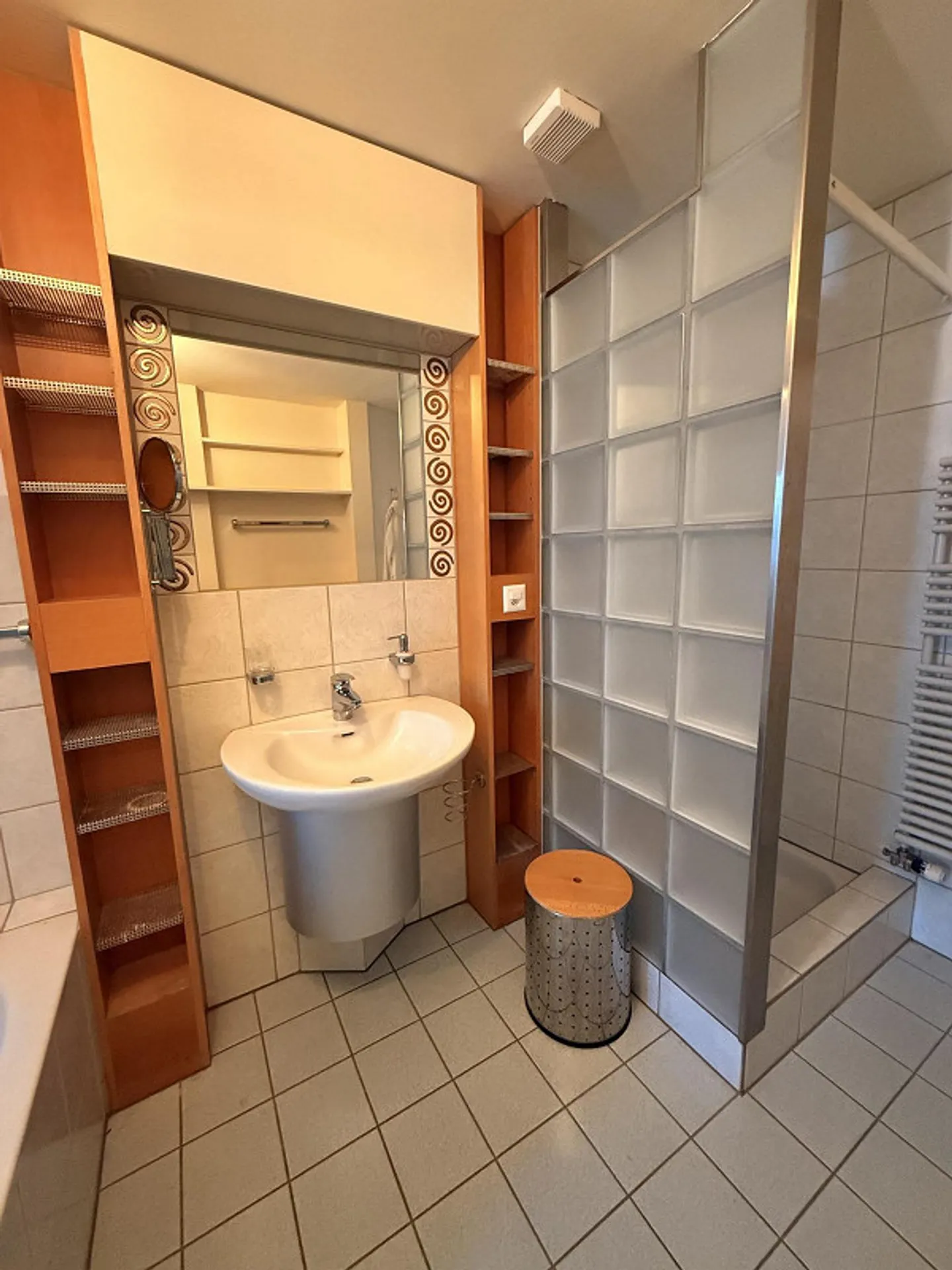 Spacious 6.5-room single-family house with garden in Berlingen - Photo 16 of 24