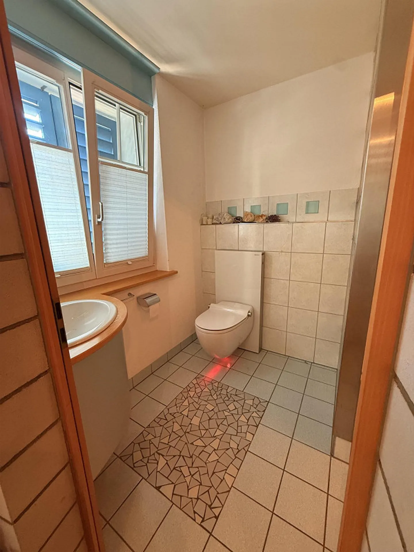 Spacious 6.5-room single-family house with garden in Berlingen - Photo 17 of 24