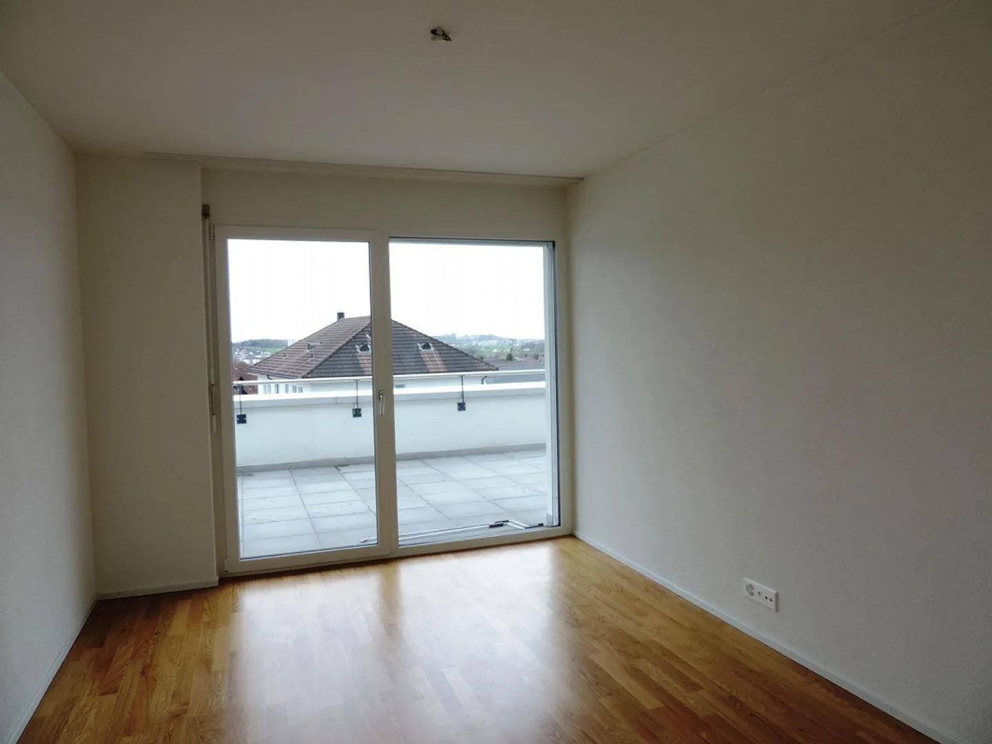 Great Attic Apartment - Photo 5 of 10