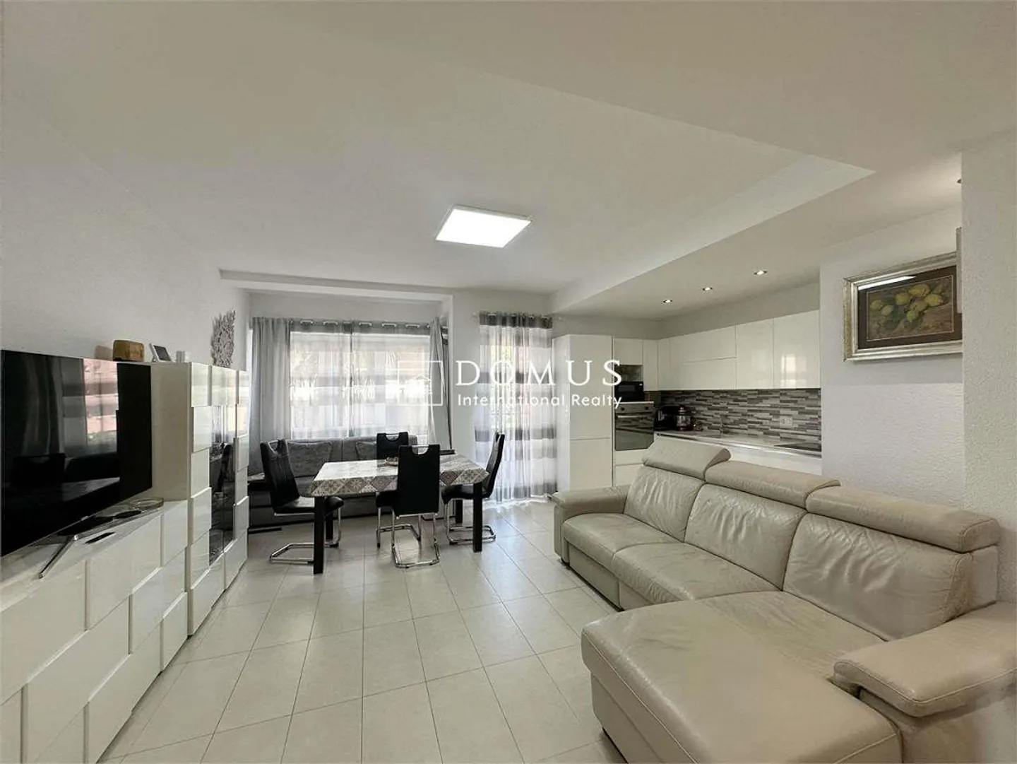 Spacious apartment in central area - Photo 1 of 13