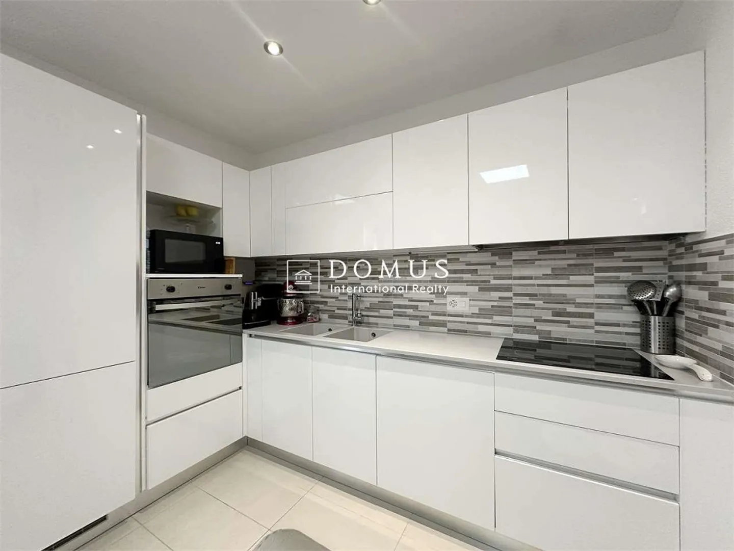 Spacious apartment in central area - Photo 5 of 13