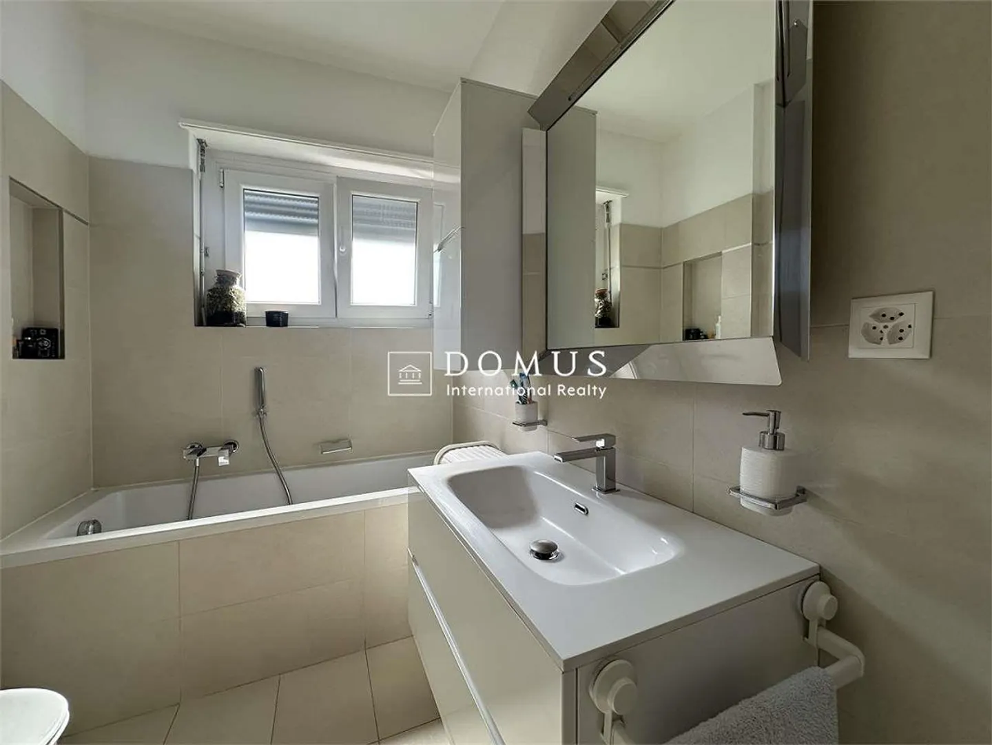 Spacious apartment in central area - Photo 10 of 13