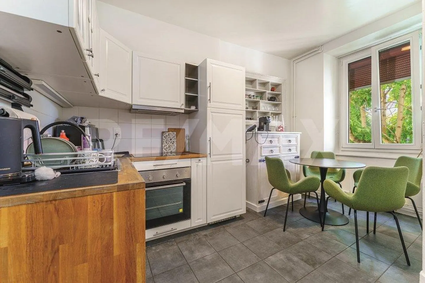 Yield Building: 2 commercial spaces and 4 apartments 3... - Photo 7 of 13