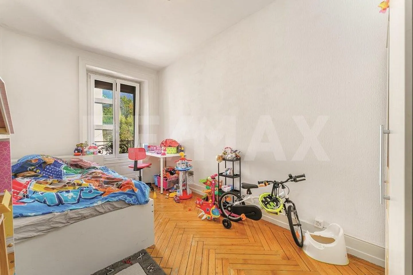 Yield Building: 2 commercial spaces and 4 apartments 3... - Photo 8 of 13