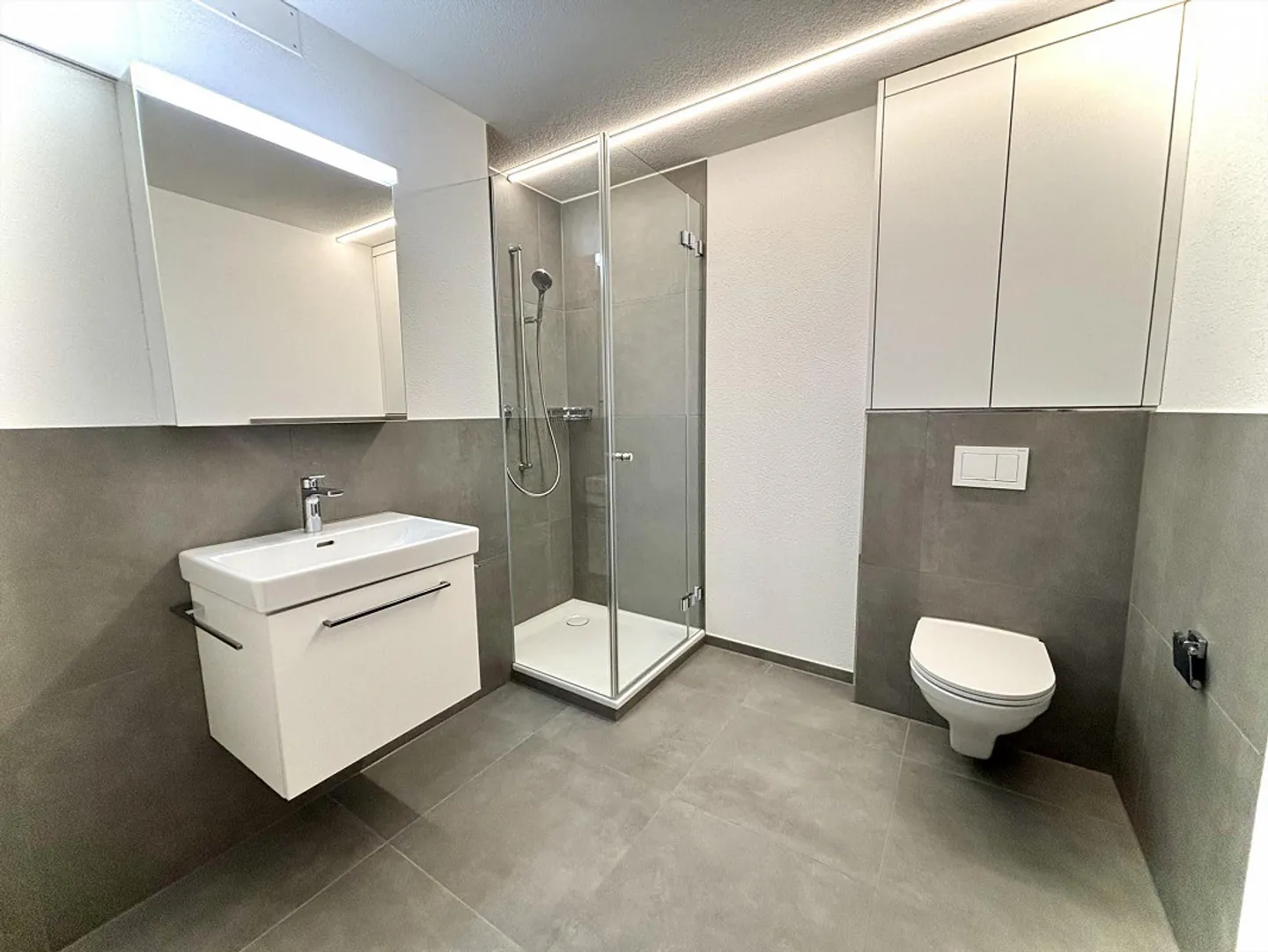 Freshly renovated, great location! Your new home? - Photo 3 of 9