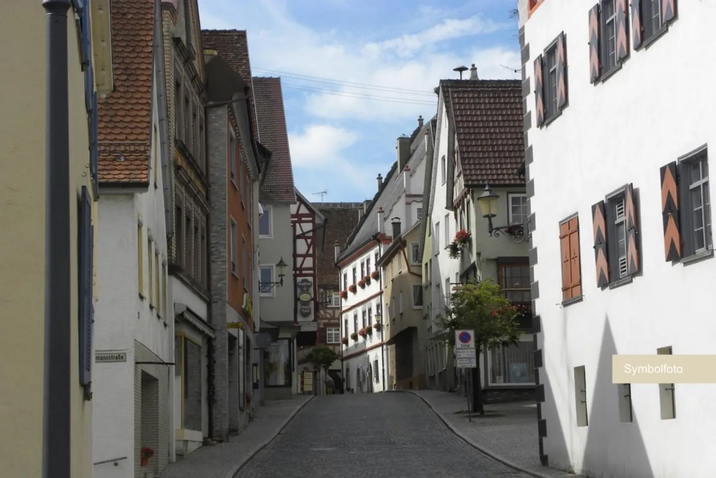 Solid Yield in Desirable Location | Fully Rented 8-Unit Apartment Building - Photo 1 of 2