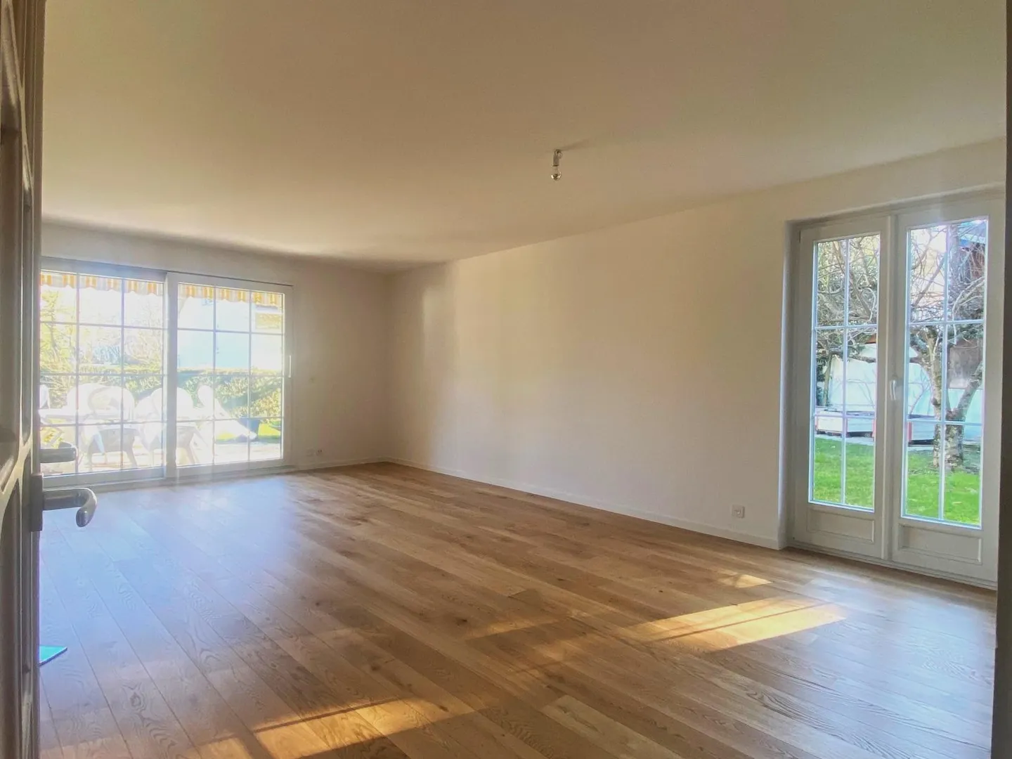 Maison bifamiliale avec 6 pièces à Mies - Photo 3 sur 12