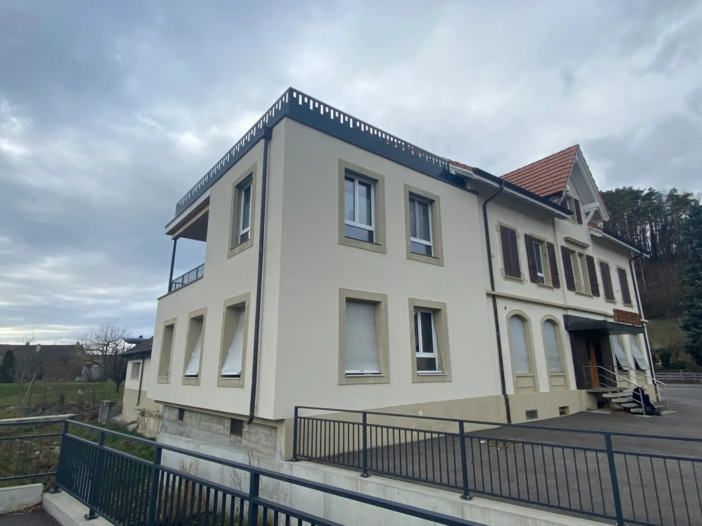 Edificio con 5 appartamenti completamente ristrutturati - Foto 1 di 14