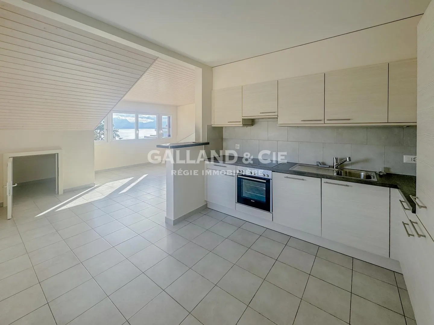 Appartement de 3.5 pièces au 2ème étage avec poêle suédois et grande terrasse. - Photo 2 sur 9