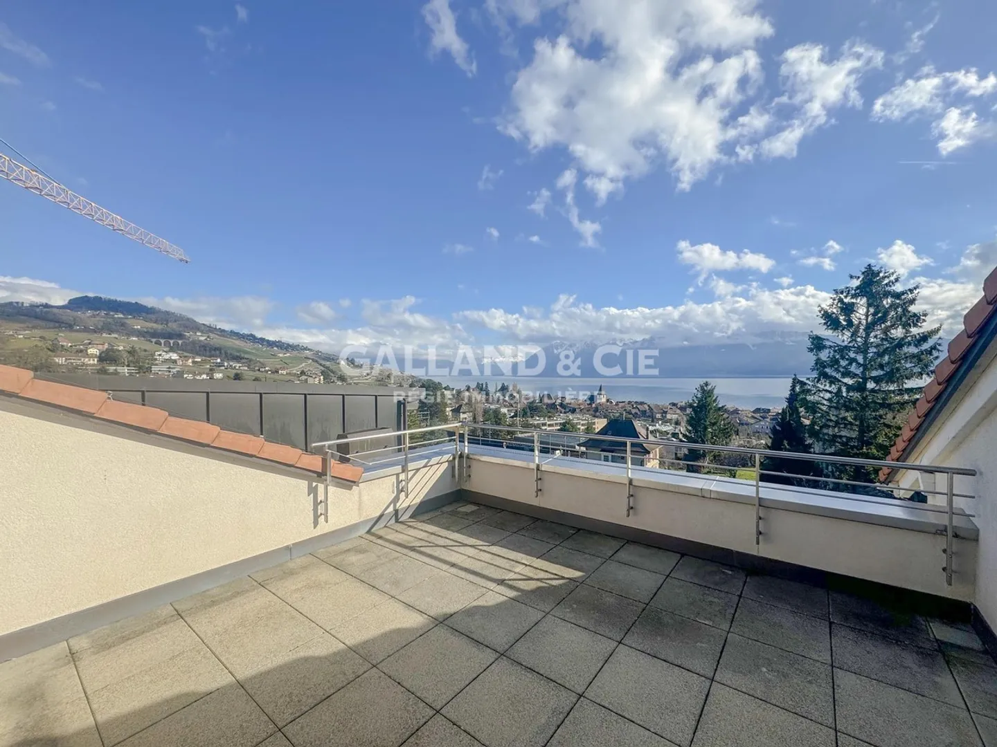 Appartement de 3.5 pièces au 2ème étage avec poêle suédois et grande terrasse. - Photo 3 sur 9