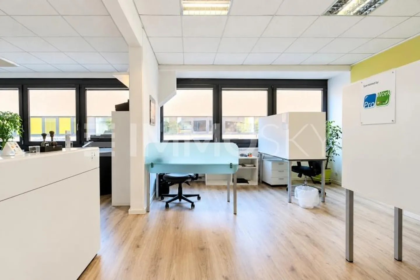 Espace de bureau moderne à Lamone - Photo 1 sur 7