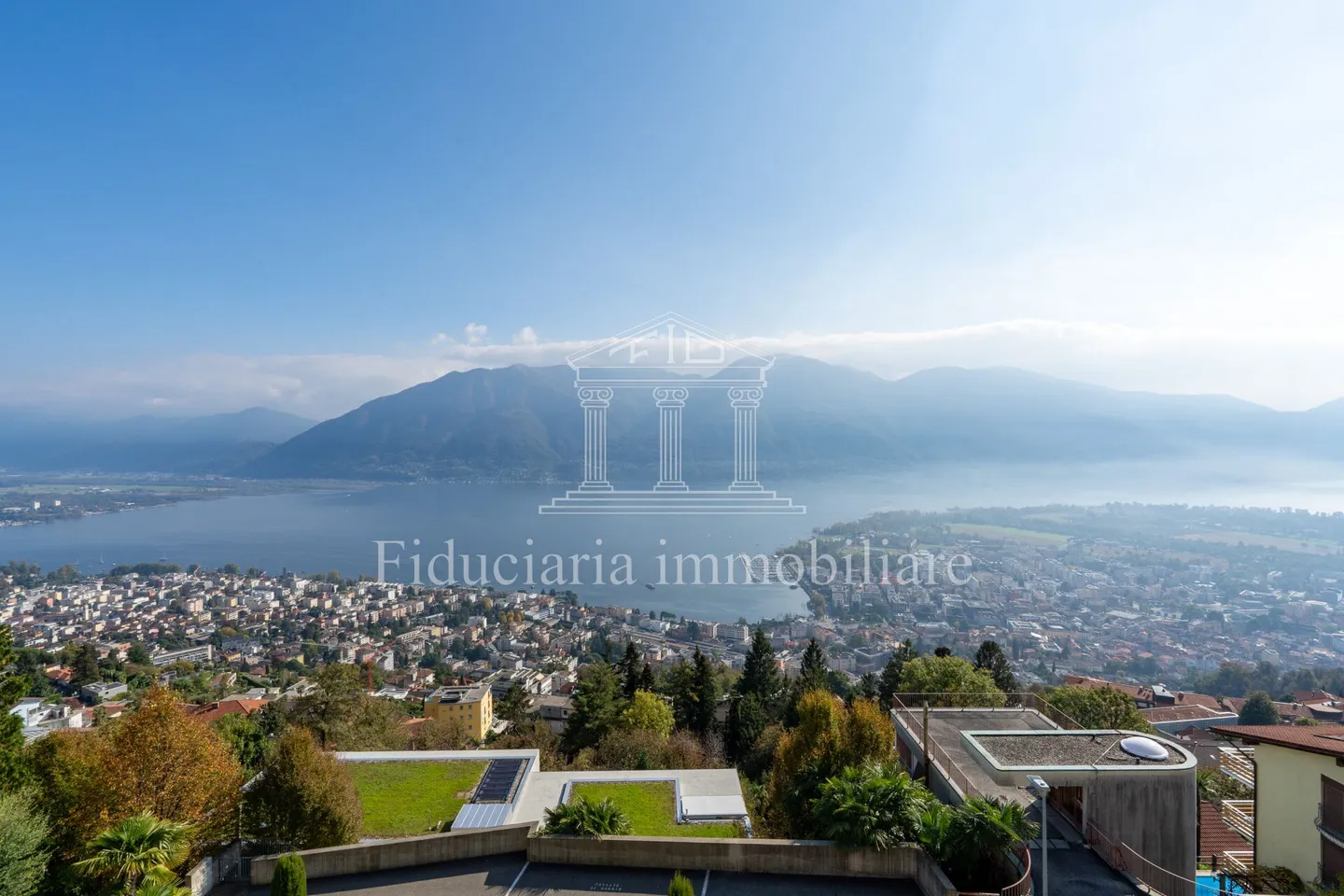 ORSELINA - Ampio 2.5 locali al piano attico con vista lago imprendibile - Foto 3 di 10
