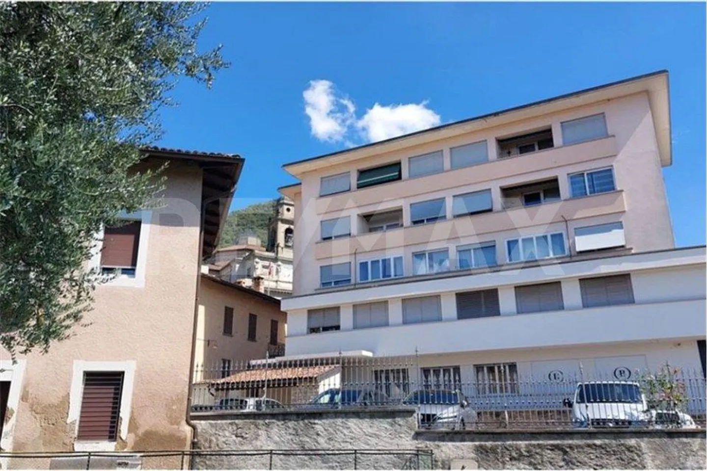 Einkommensgenerierendes Gebäude im Stadtzentrum - Foto 3 von 8