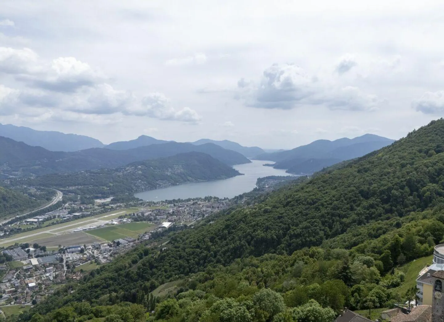 We are selling a beautiful 3.5-room house in Cademario - Photo 3 of 15