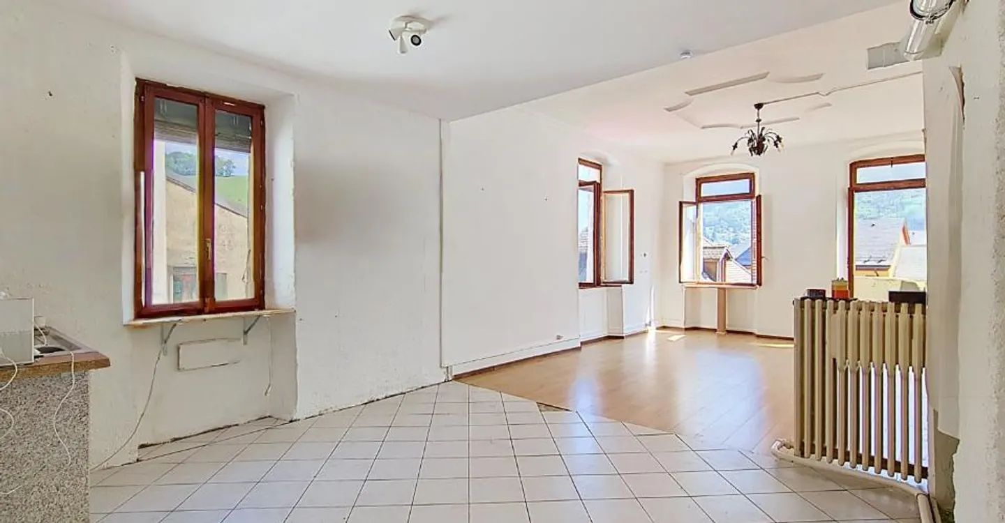 Charmant appartement à rénover de 4.5 pièces avec balcon au coeur de St-Maurice - Foto 4 von 12