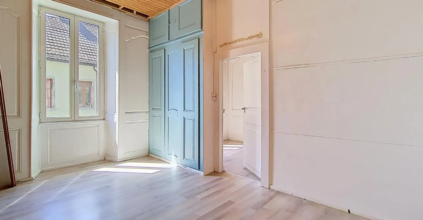 Charmant appartement à rénover de 4.5 pièces avec balcon au coeur de St-Maurice - Foto 5 von 12