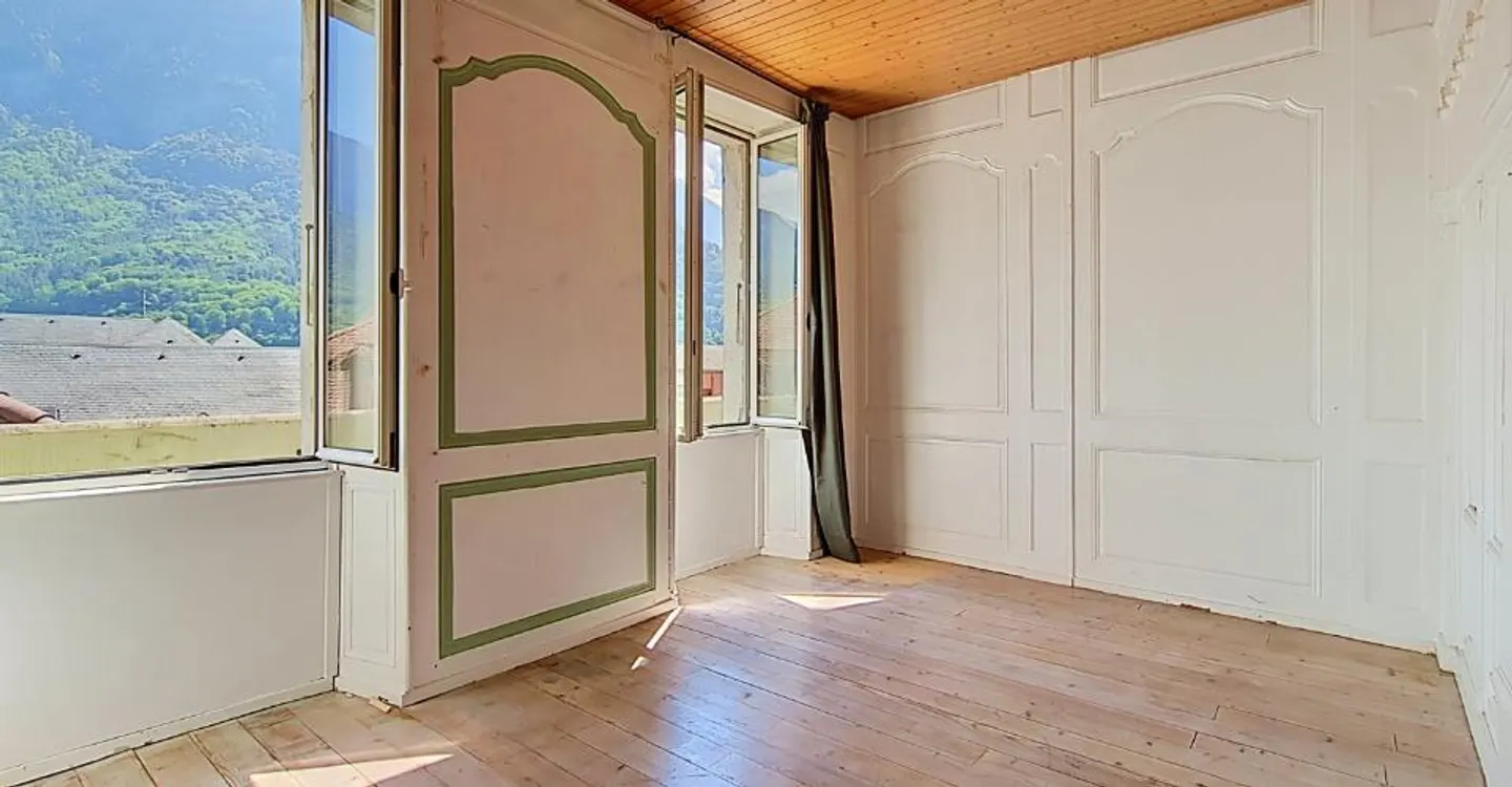 Charmant appartement à rénover de 4.5 pièces avec balcon au coeur de St-Maurice - Foto 6 von 12